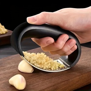 1 Manual Ring Type Garlic Masher, Manual Garlic Masher, Household Garlic Peeler, Garlic Press, Household Stainless Steel Kitchen Accessory, Easy To Use And Clean, Perfect For Chopping, Crushing, And Mashing Garlic In The Kitchen
